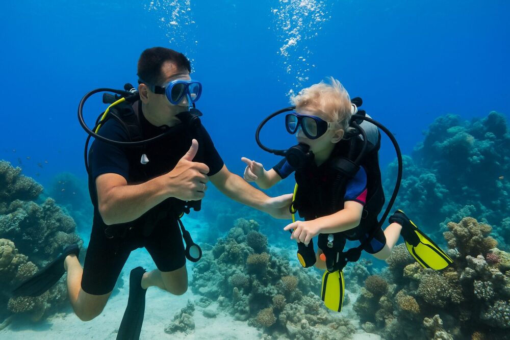 Tauchen mit einem Kind im Roten Meer.